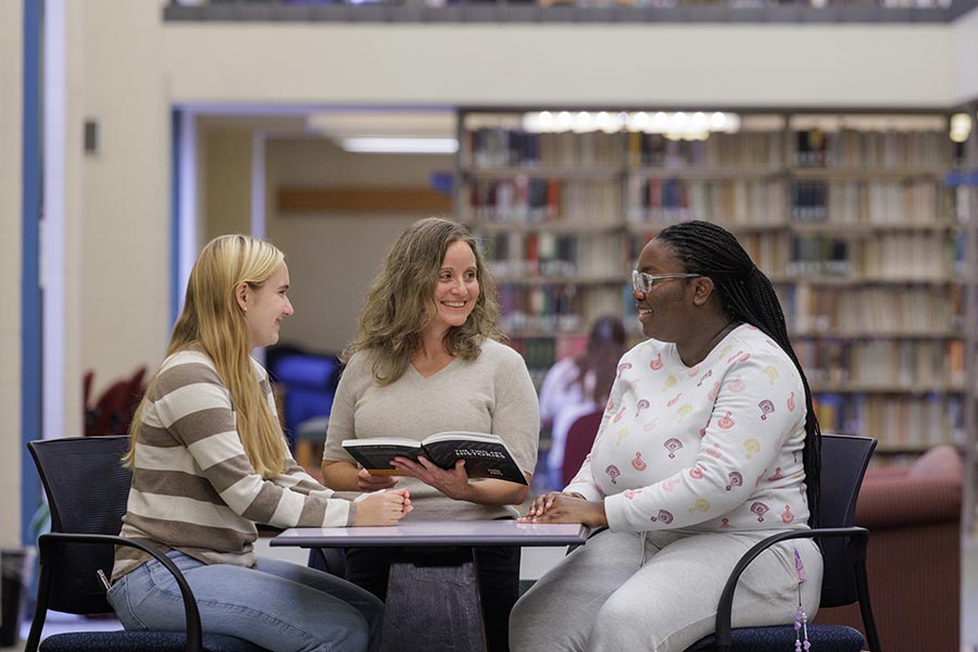 Tutoring session in Snowden Library