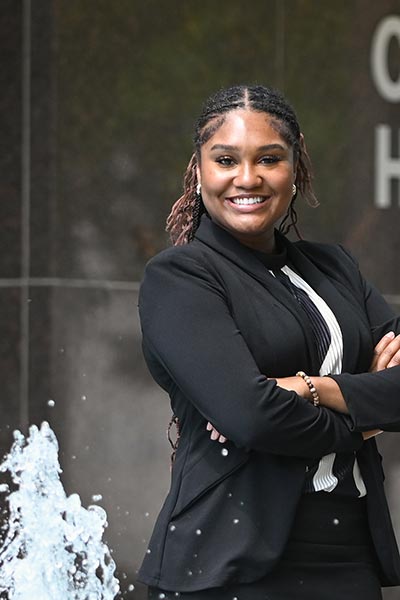 Francine Bacon ’25