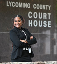 Francine Bacon ’25