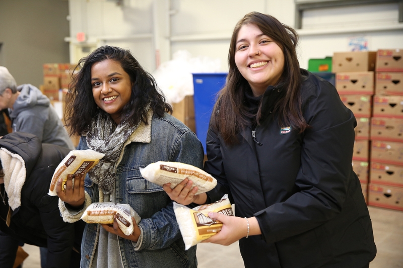 Lycoming College community gathers for evening of service at Central Pennsylvania Food Bank