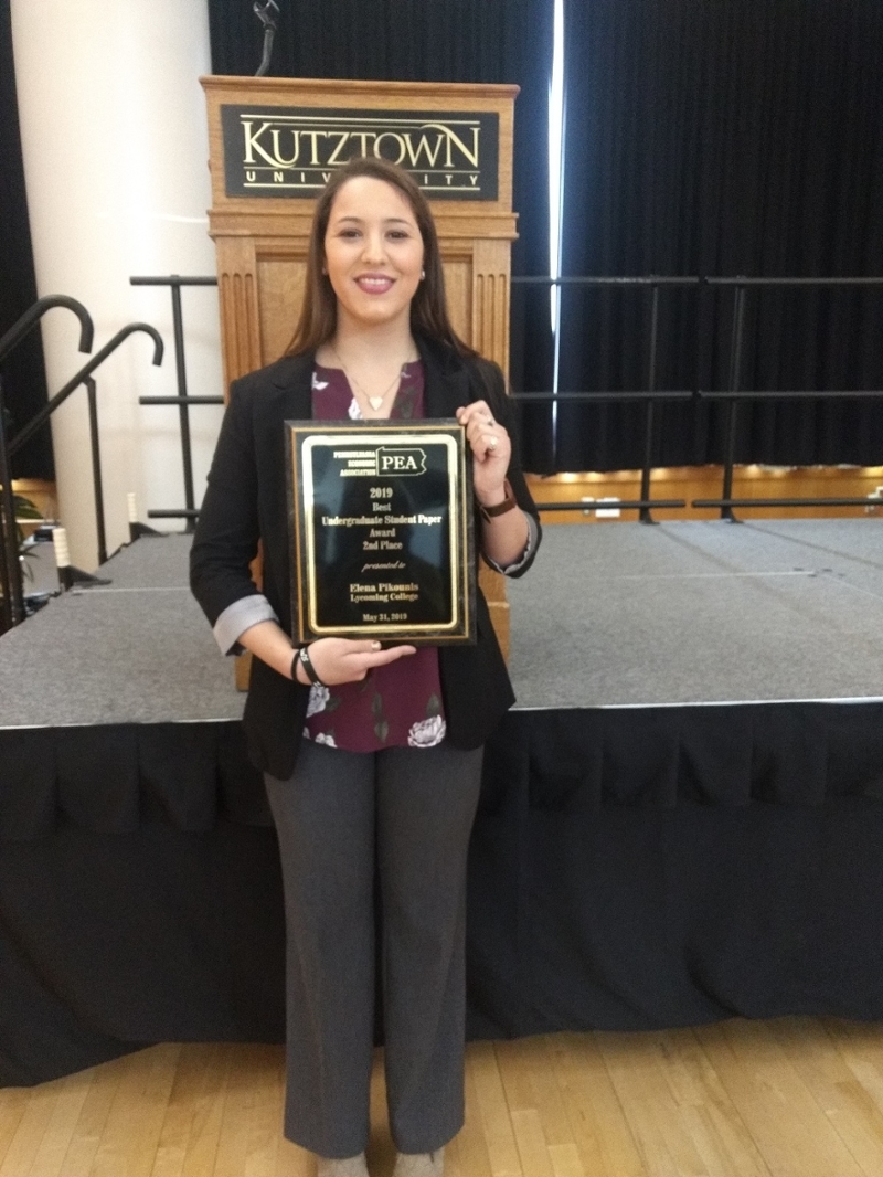 Student research earns award at economics conference