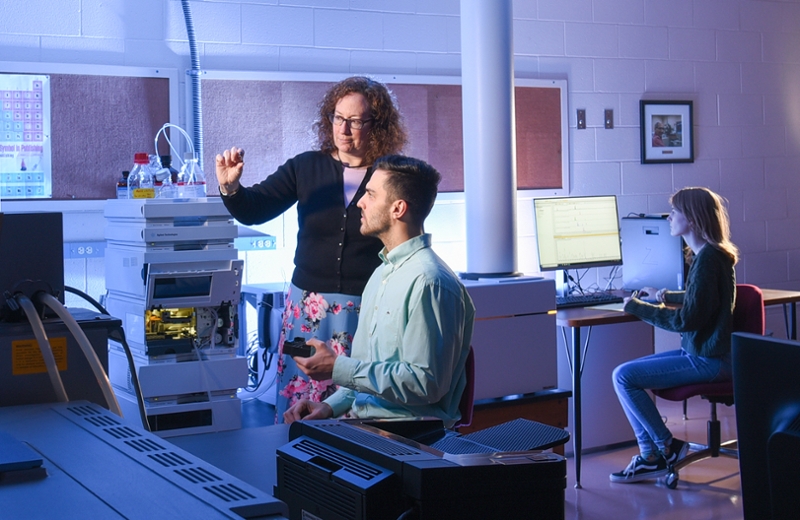 Donation enables purchase of $300,000 spectrometer for faculty-student research