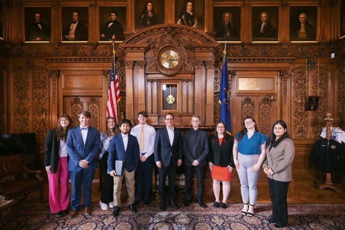 Pennsylvania politics course takes students to state capitol for one week
